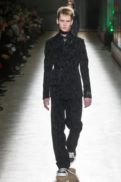 Look 45